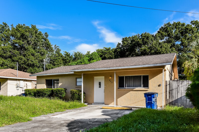 1,950/Mo, 542 San Bernardino Street North Fort Myers, FL 33903 Front View