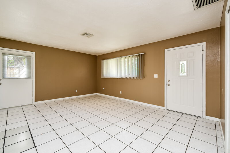 1,950/Mo, 542 San Bernardino Street North Fort Myers, FL 33903 Living Room View 2