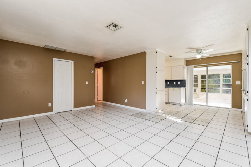 1,950/Mo, 542 San Bernardino Street North Fort Myers, FL 33903 Living Room View 3