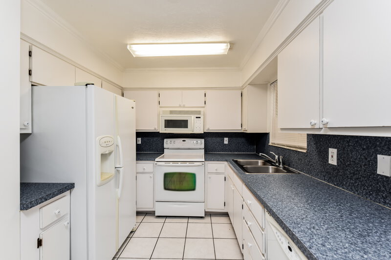 1,950/Mo, 542 San Bernardino Street North Fort Myers, FL 33903 Kitchen View