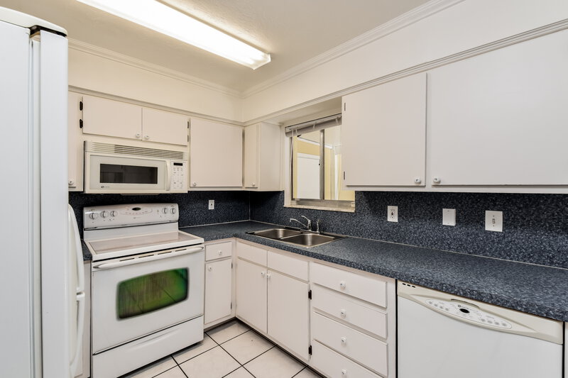 1,950/Mo, 542 San Bernardino Street North Fort Myers, FL 33903 Kitchen View 3