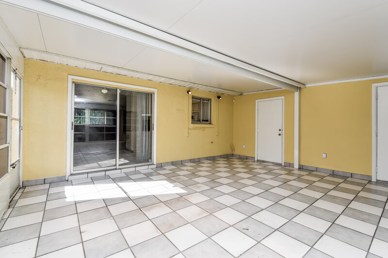 1,950/Mo, 542 San Bernardino Street North Fort Myers, FL 33903 Family Room View 2