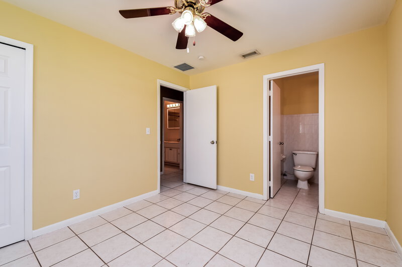 1,950/Mo, 542 San Bernardino Street North Fort Myers, FL 33903 Main Bedroom View 2