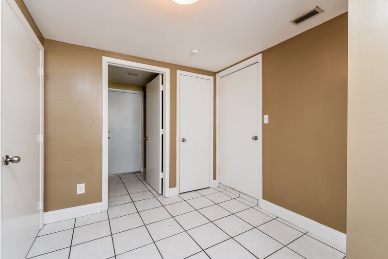 1,950/Mo, 542 San Bernardino Street North Fort Myers, FL 33903 Bedroom View 2