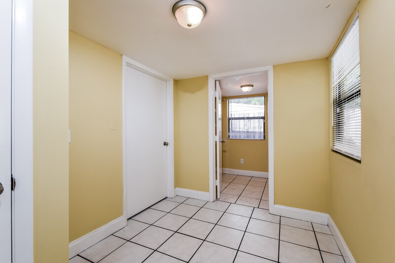 1,950/Mo, 542 San Bernardino Street North Fort Myers, FL 33903 Bedroom View 3