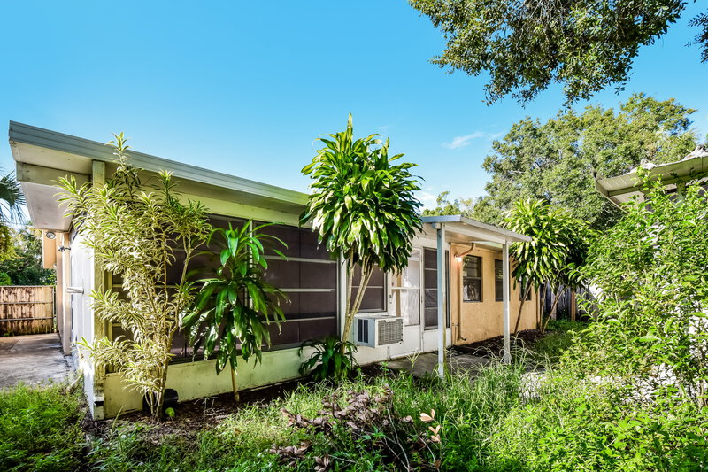 1,950/Mo, 542 San Bernardino Street North Fort Myers, FL 33903 Rear View 2