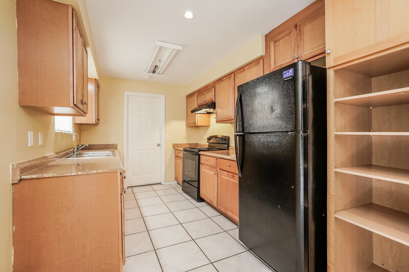 1,690/Mo, 18703 Sebring Road Fort Myers, FL 33967 Kitchen View