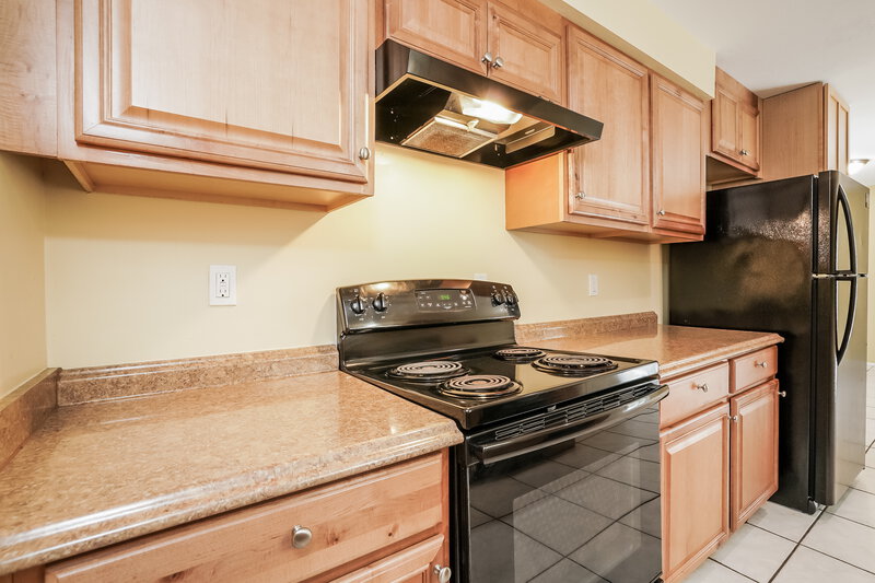 1,690/Mo, 18703 Sebring Road Fort Myers, FL 33967 Kitchen View 2