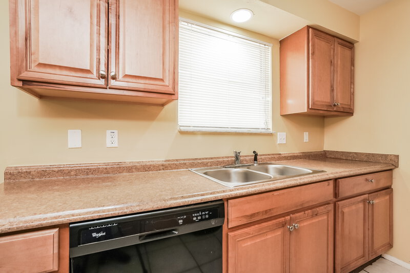 1,690/Mo, 18703 Sebring Road Fort Myers, FL 33967 Kitchen View 3