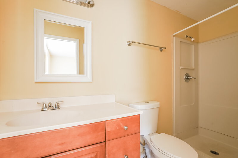 1,690/Mo, 18703 Sebring Road Fort Myers, FL 33967 Main Bathroom View