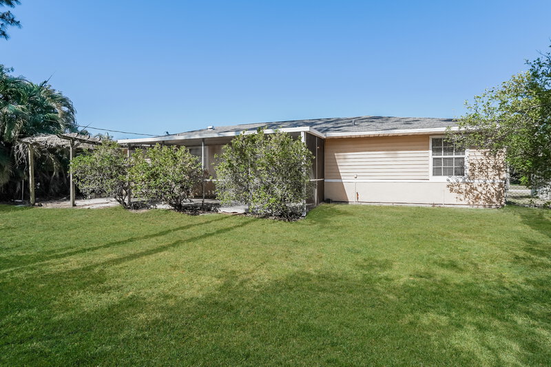 1,690/Mo, 18703 Sebring Road Fort Myers, FL 33967 Rear View