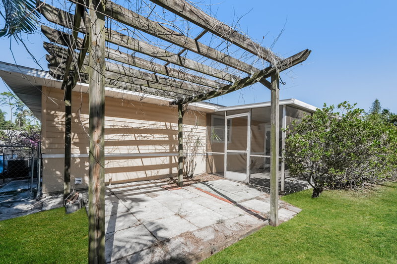 1,690/Mo, 18703 Sebring Road Fort Myers, FL 33967 Rear View 2