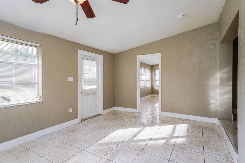 2,425/Mo, 1119 Clayton Avenue Lehigh Acres, FL 33972 Family Room View