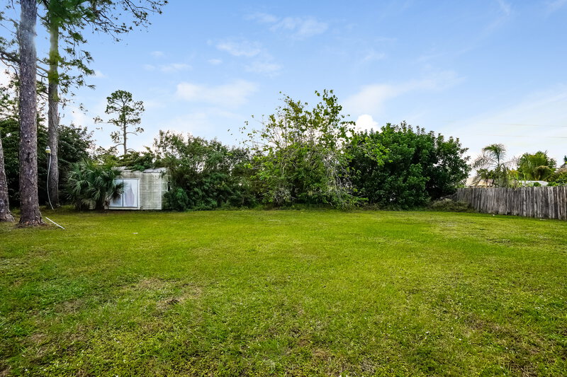 2,425/Mo, 1119 Clayton Avenue Lehigh Acres, FL 33972 Rear View