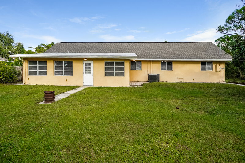 2,425/Mo, 1119 Clayton Avenue Lehigh Acres, FL 33972 Rear View 2