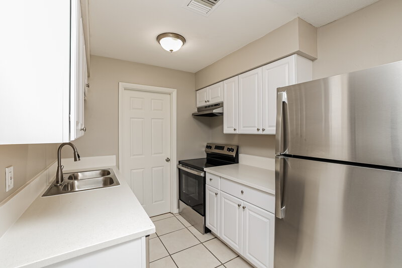1,420/Mo, 36 Abaco Street Lehigh Acres, FL 33936 Kitchen View
