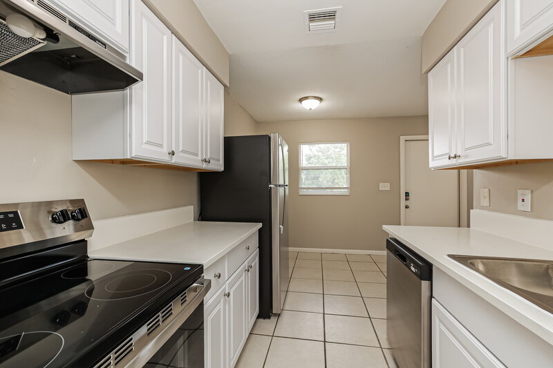 1,420/Mo, 36 Abaco Street Lehigh Acres, FL 33936 Kitchen View 2
