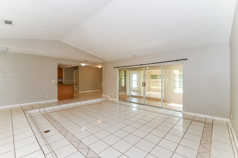 1,750/Mo, 3105 SE 8th Avenue Cape Coral, FL 33904 Living Room View 2