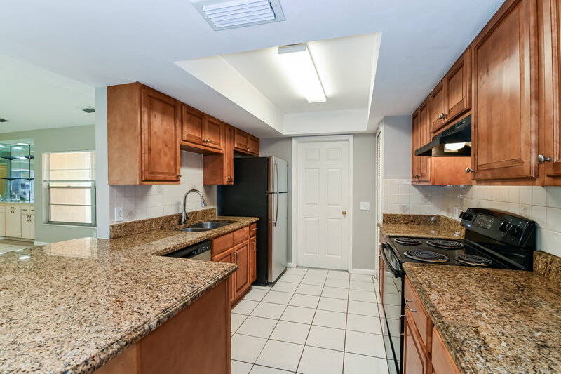 1,750/Mo, 3105 SE 8th Avenue Cape Coral, FL 33904 Kitchen View