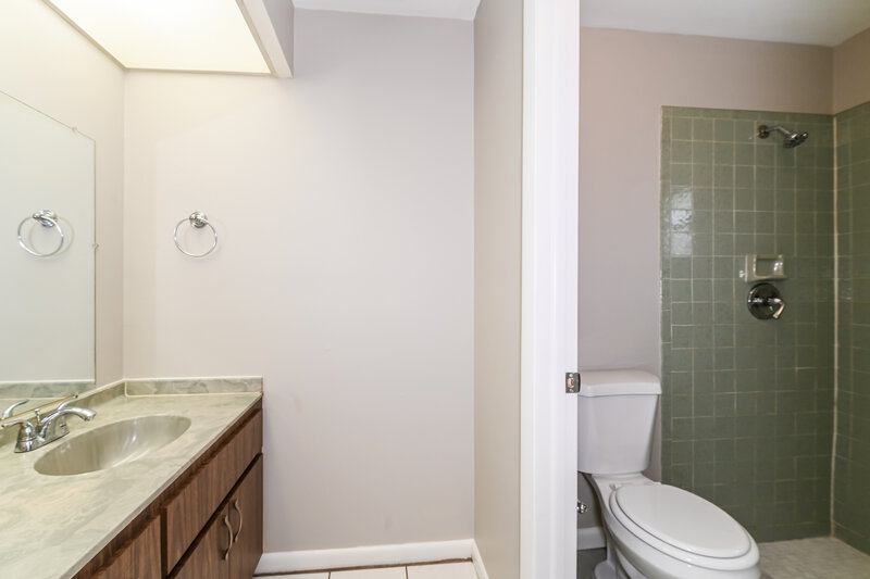 1,750/Mo, 3105 SE 8th Avenue Cape Coral, FL 33904 Main Bathroom View