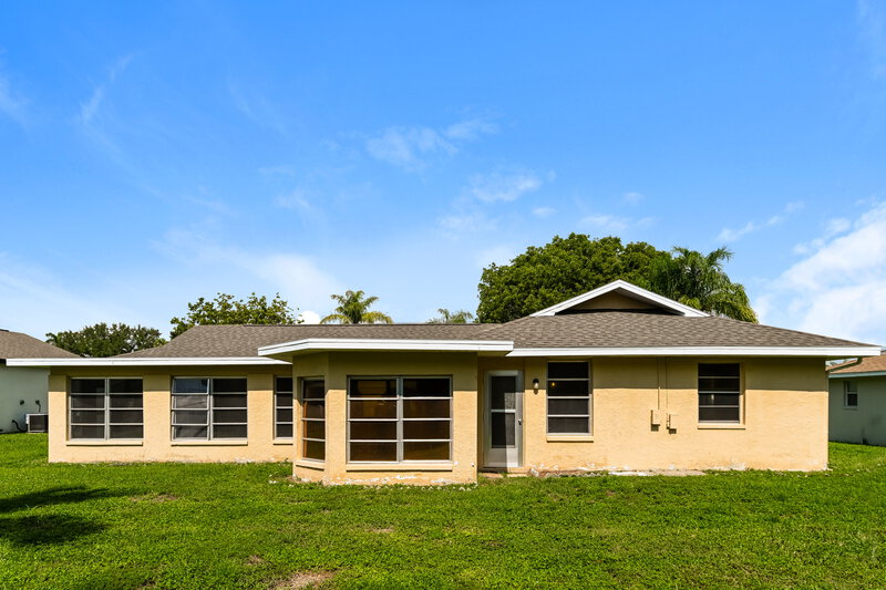 1,750/Mo, 3105 SE 8th Avenue Cape Coral, FL 33904 Rear View