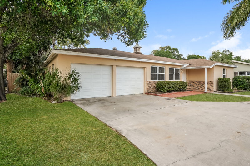 2,325/Mo, 1887 Sunset Place Fort Myers, FL 33901 Front View