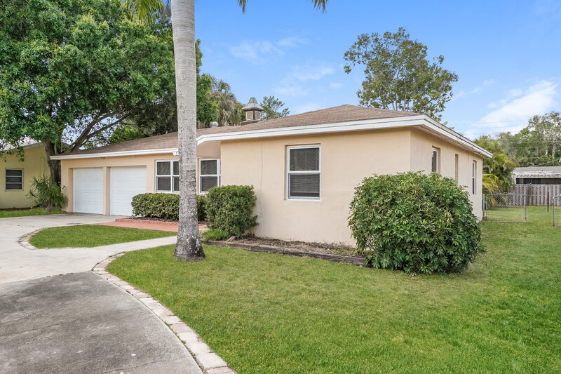 2,325/Mo, 1887 Sunset Place Fort Myers, FL 33901 Front View 2