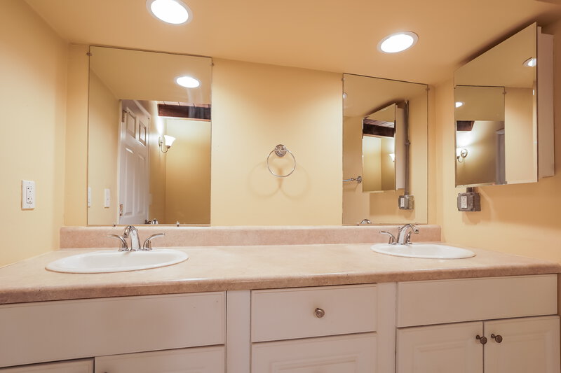 2,325/Mo, 1887 Sunset Place Fort Myers, FL 33901 Master Bathroom View