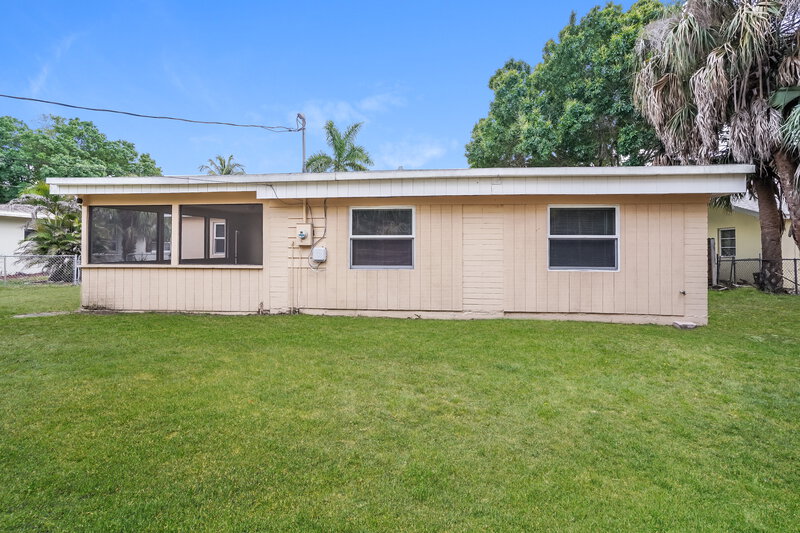 2,325/Mo, 1887 Sunset Place Fort Myers, FL 33901 Rear View