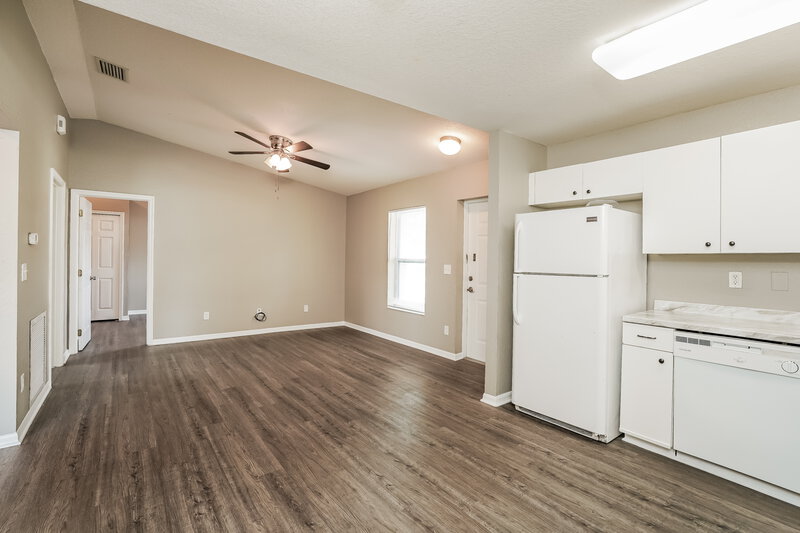 0/Mo, 4629 24th Street SW Lehigh Acres, FL 33973 Kitchen View