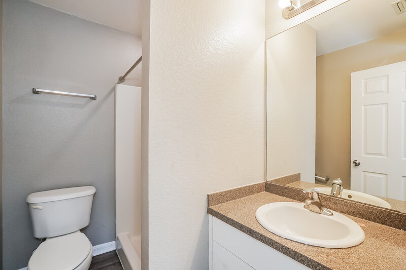 0/Mo, 4629 24th Street SW Lehigh Acres, FL 33973 Master Bathroom View