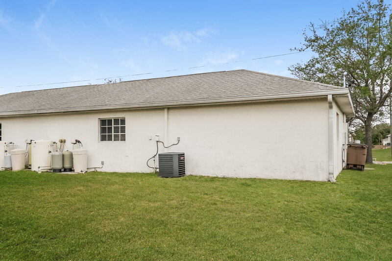 0/Mo, 4629 24th Street SW Lehigh Acres, FL 33973 Rear View