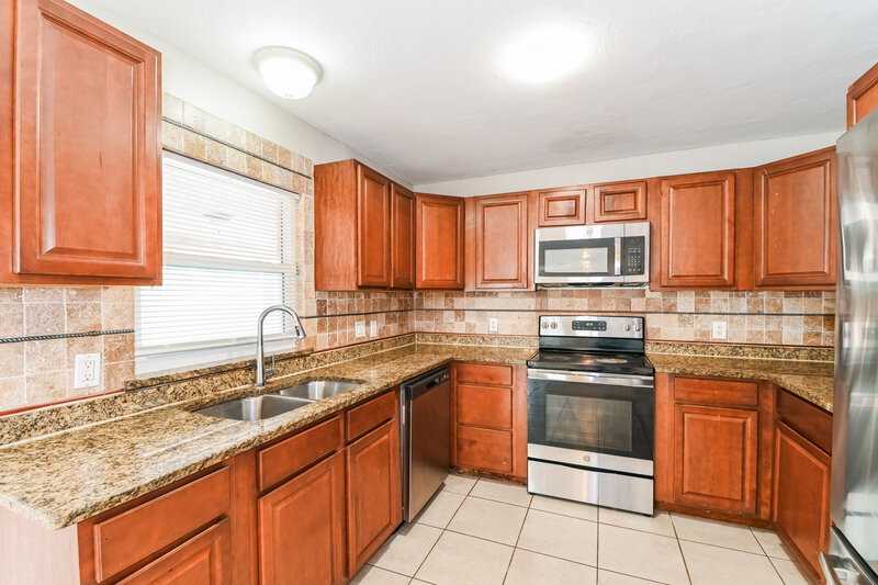 2,395/Mo, 3410 SE 11th Ave Cape Coral, FL 33904 Kitchen View