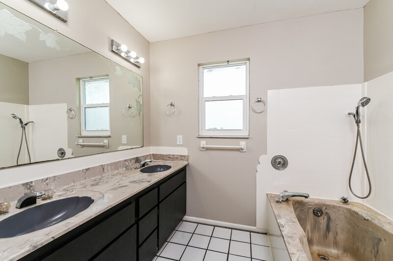 2,395/Mo, 3410 SE 11th Ave Cape Coral, FL 33904 Main Bathroom View
