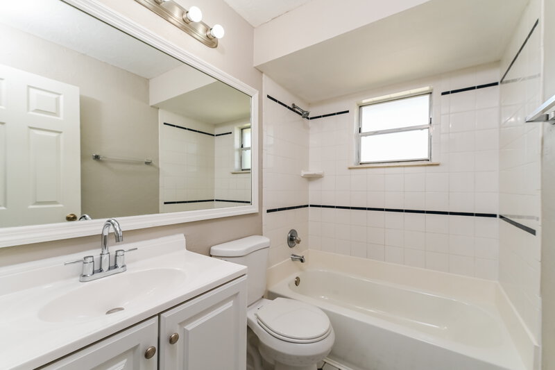 2,395/Mo, 3410 SE 11th Ave Cape Coral, FL 33904 Bathroom View