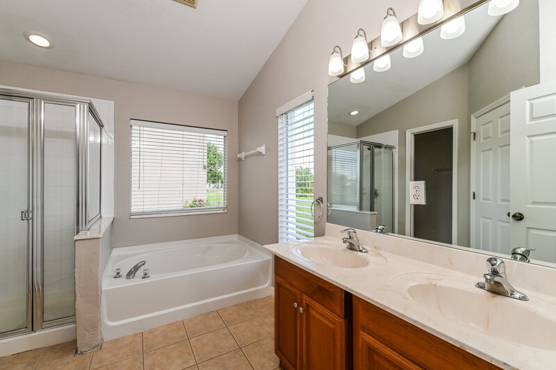 1,930/Mo, 11341 Lake Cypress Loop Fort Myers, FL 33913 Main Bathroom View