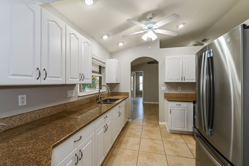 2,285/Mo, 306 SE 47th Ter Cape Coral, FL 33904 Kitchen View 2
