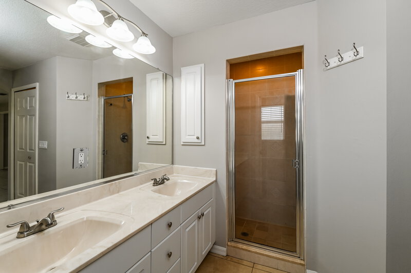 2,285/Mo, 306 SE 47th Ter Cape Coral, FL 33904 Main Bathroom View