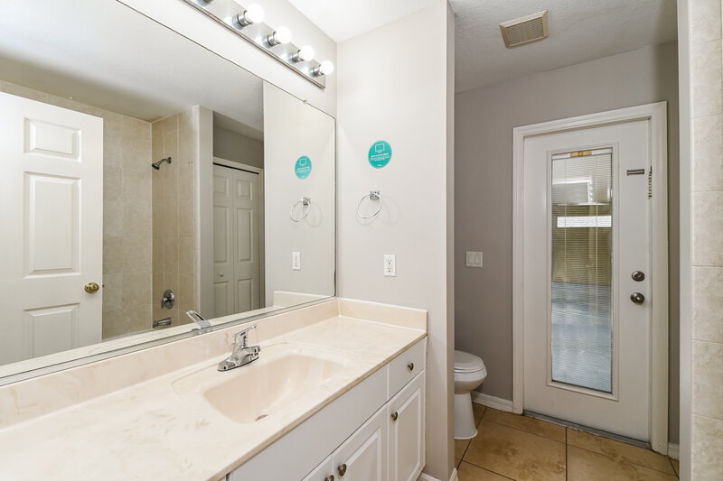 2,285/Mo, 306 SE 47th Ter Cape Coral, FL 33904 Bathroom View
