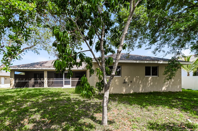 2,285/Mo, 306 SE 47th Ter Cape Coral, FL 33904 Rear View