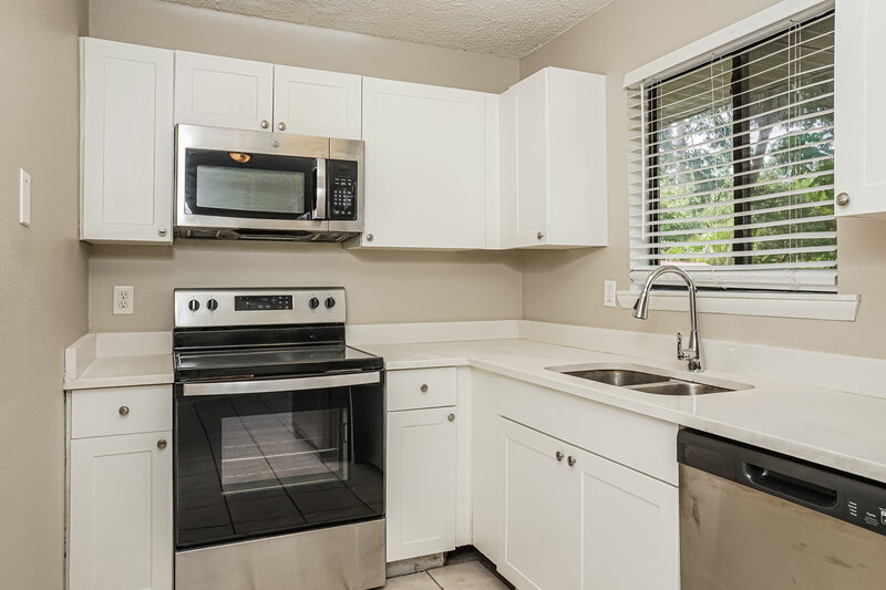 1,490/Mo, 2912 Crane Ave North Port, FL 34286 Kitchen View 2