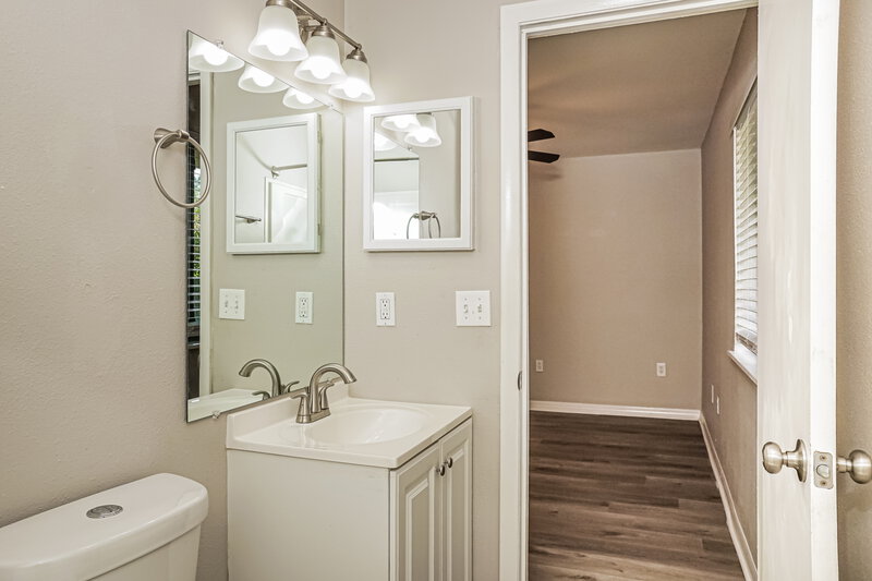 1,490/Mo, 2912 Crane Ave North Port, FL 34286 Main Bathroom View 2