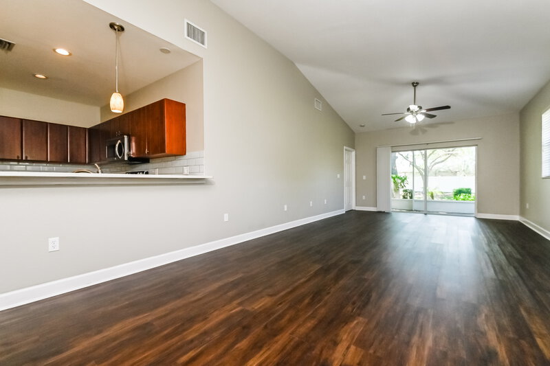 1,900/Mo, 311 28th St W Palmetto, FL 34221 Living Room View