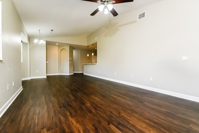 1,900/Mo, 311 28th St W Palmetto, FL 34221 Living Room View 2