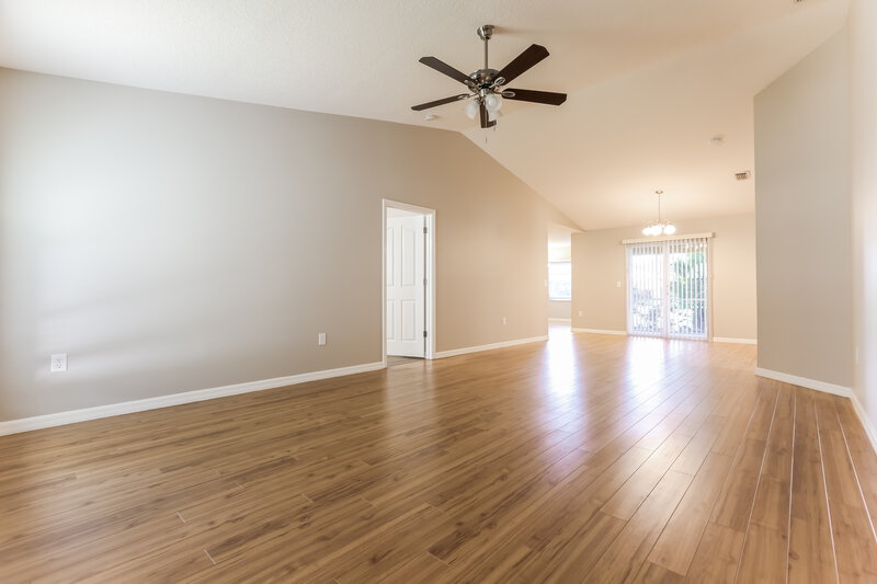 2,590/Mo, 5026 25th St E Bradenton, FL 34203 Living Room View