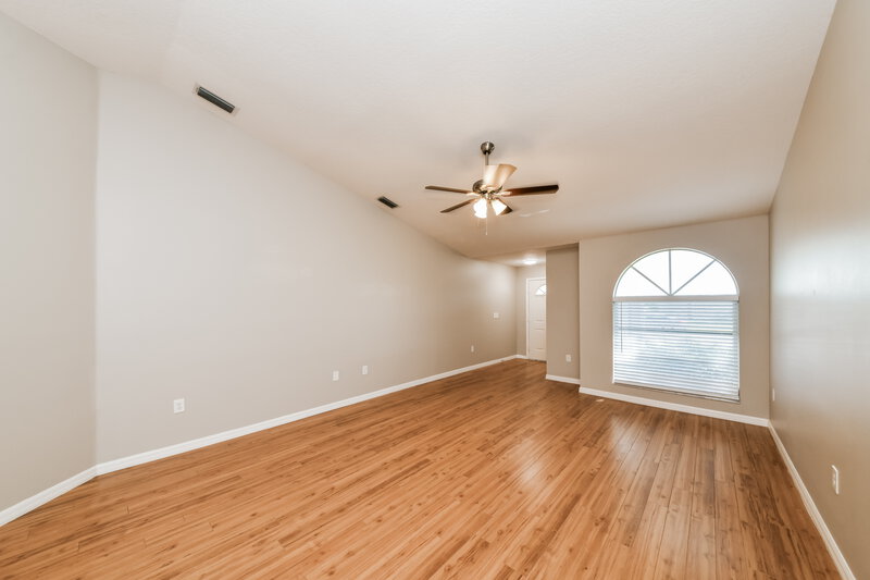 2,350/Mo, 5026 25th St E Bradenton, FL 34203 Living Room View 2