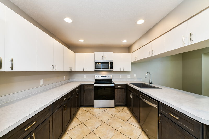 2,350/Mo, 5026 25th St E Bradenton, FL 34203 Kitchen View