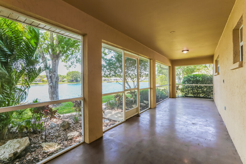 2,590/Mo, 5026 25th St E Bradenton, FL 34203 Sun Room View