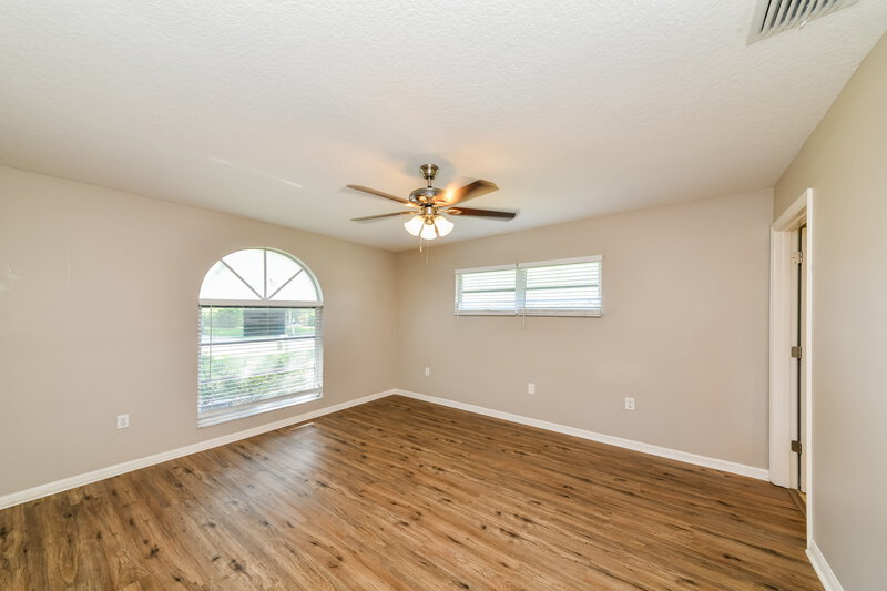 2,350/Mo, 5026 25th St E Bradenton, FL 34203 Main Bedroom View