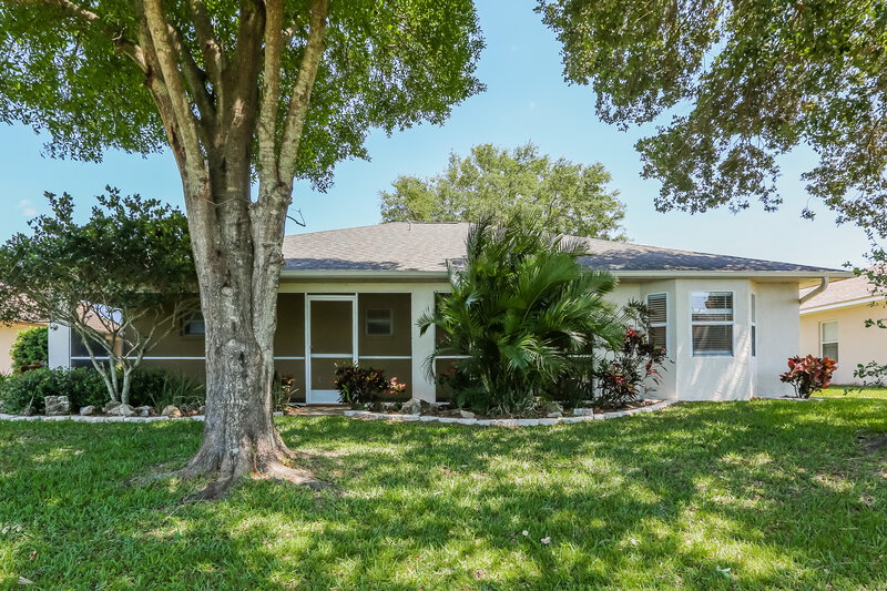 2,590/Mo, 5026 25th St E Bradenton, FL 34203 Rear View